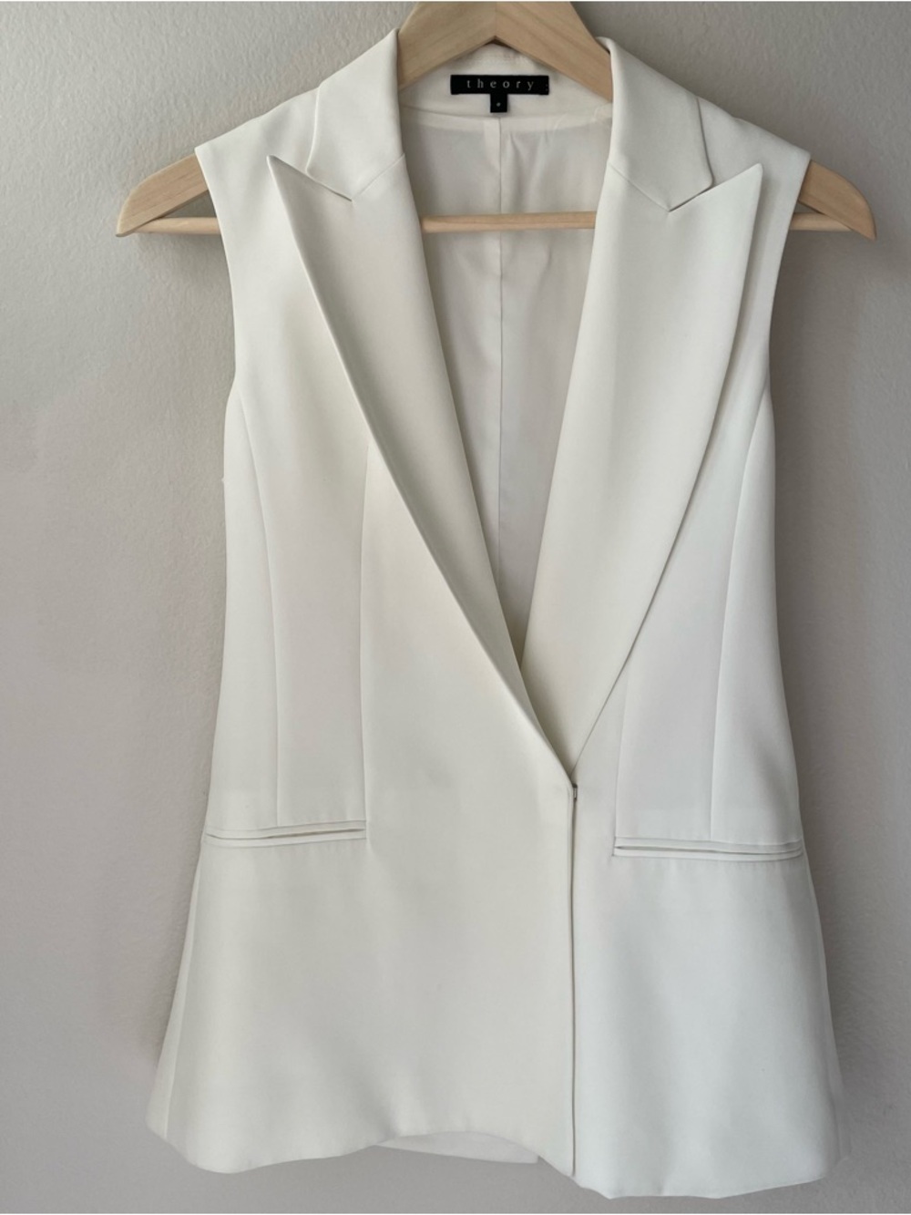 Theory Vest White